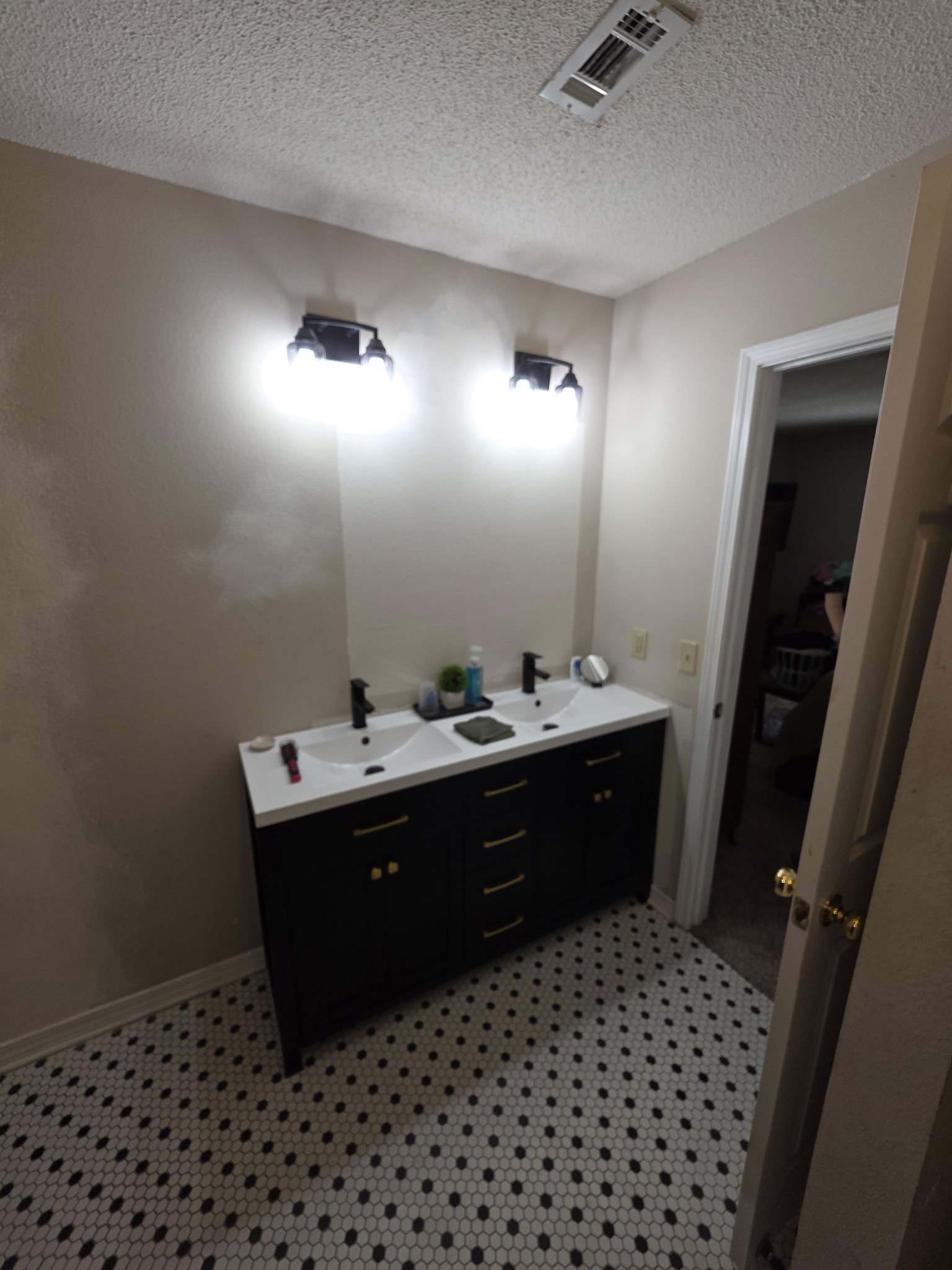 Full Bathroom Remodel – photo 1
