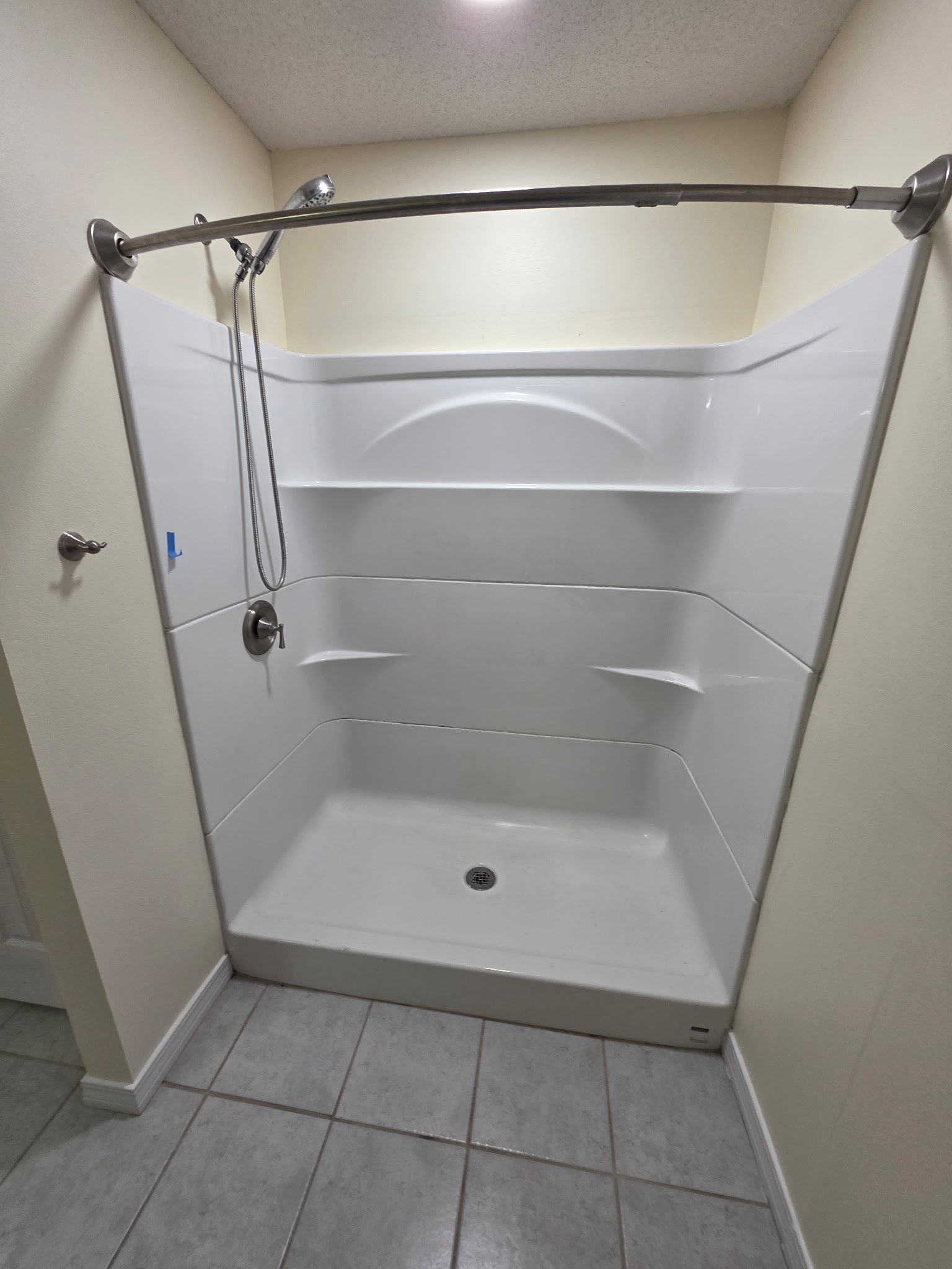 Barrier Free/Roll-In Shower – photo 1