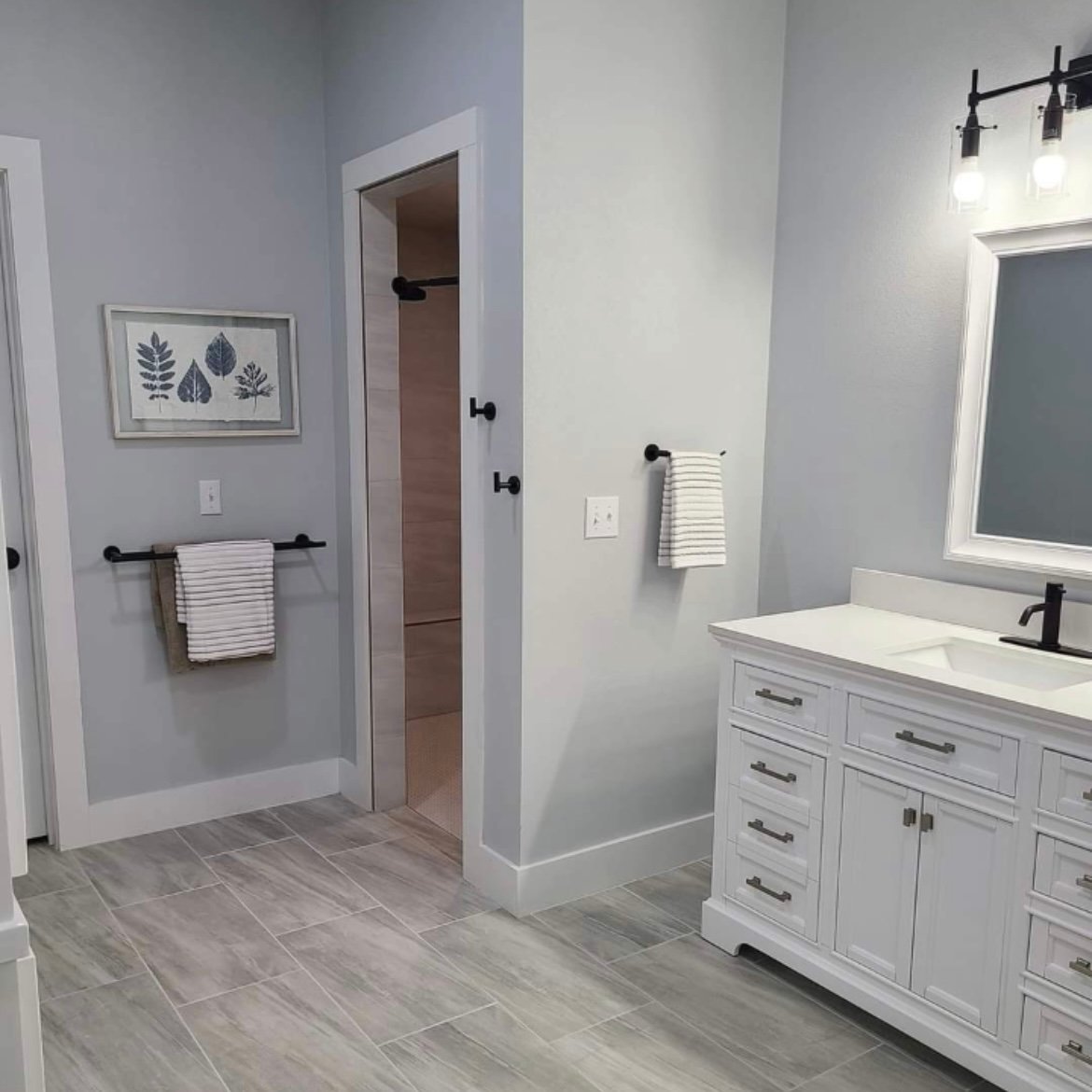 Master and Guest Bathroom Remodels – photo 1